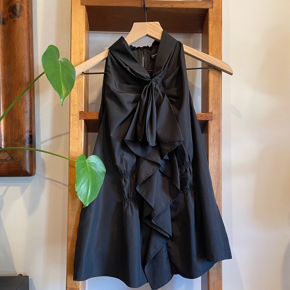 Central Park West SZ M Black Sleeveless Ruffle Top! - Picture 1 of 8